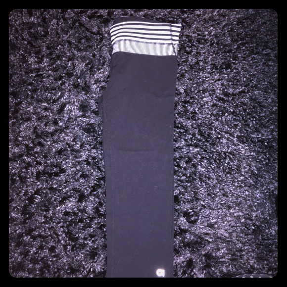 GAP Fit Capri Leggings With Striped Waist Band😍