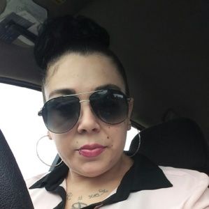 Meet your Posher, Kendra