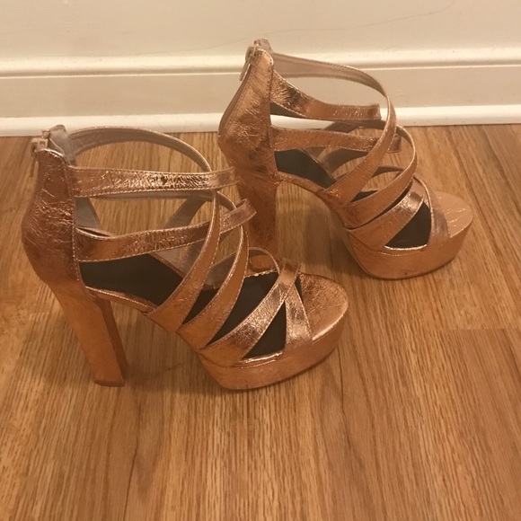 Brand New; Sexy rose gold pumps !