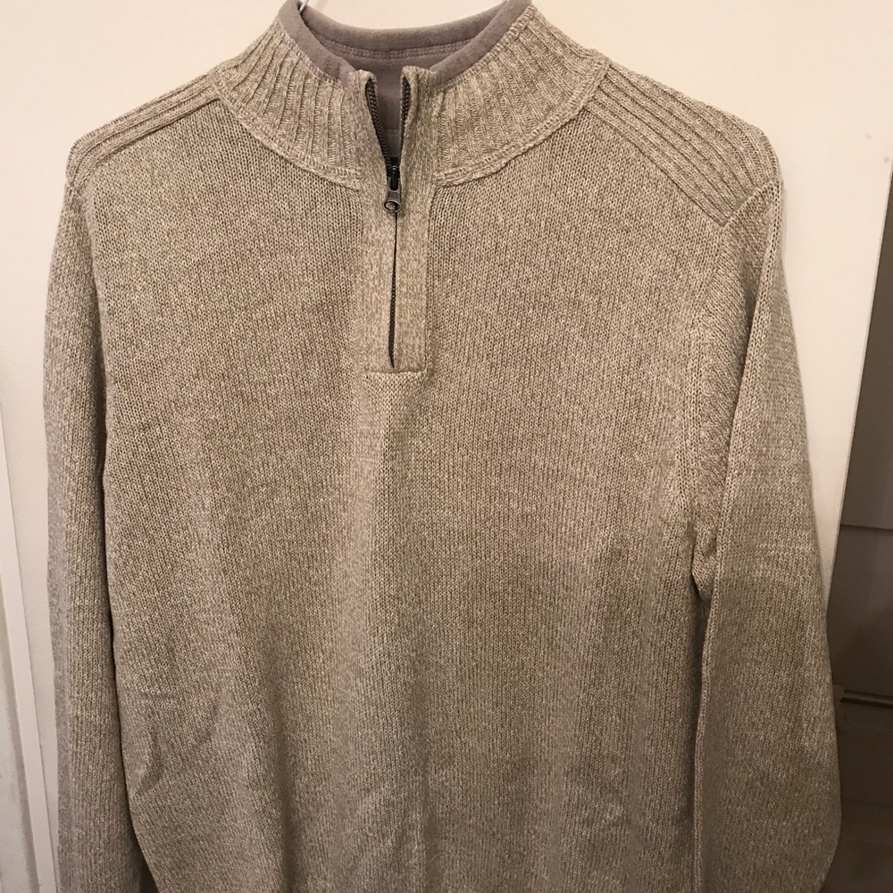 M Lg Price drop today!! Brand new Dockers sweater.