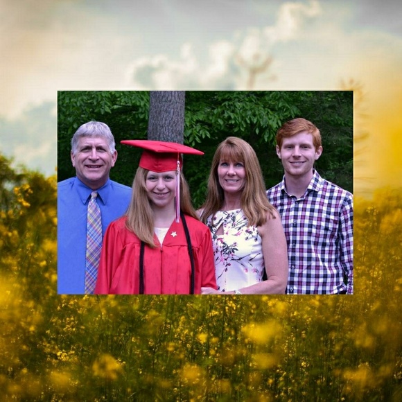 Meet your Posher, Christie - Picture 2 of 3