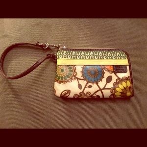 Fossil key per wristlet