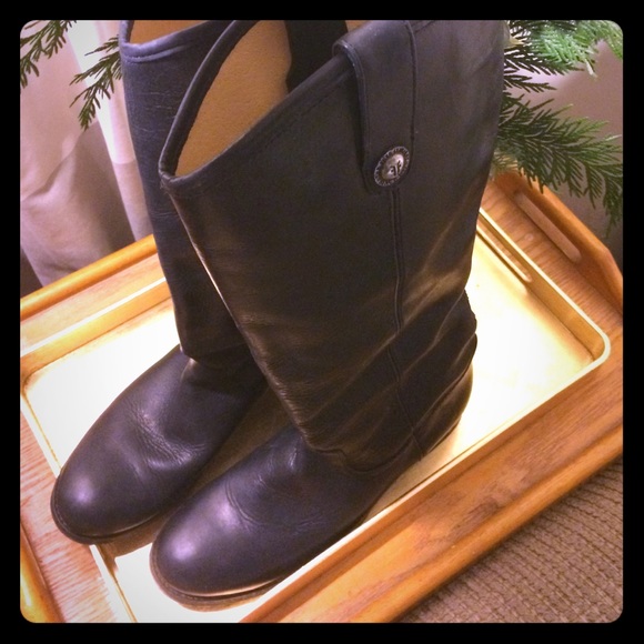 Women's size 7 black FRYE boots