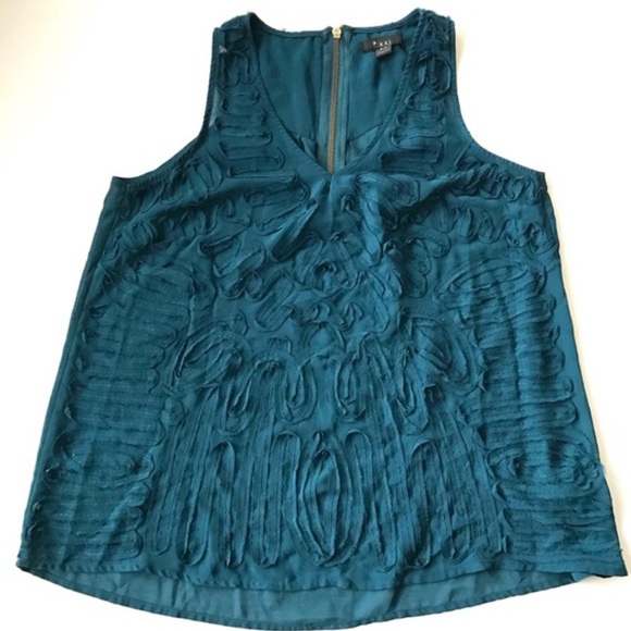 Textured Sleeveless Blouse - Picture 2 of 4