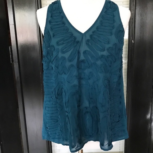 Textured Sleeveless Blouse - Picture 4 of 4