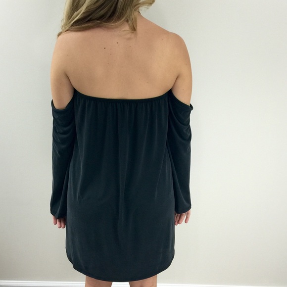 Off the shoulder dress - Picture 4 of 4