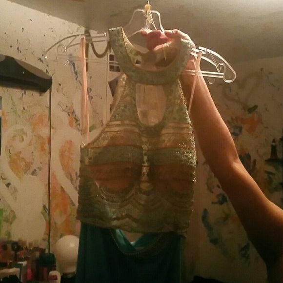 Gown - Picture 2 of 3