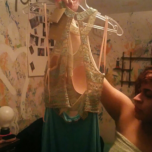Gown - Picture 3 of 3
