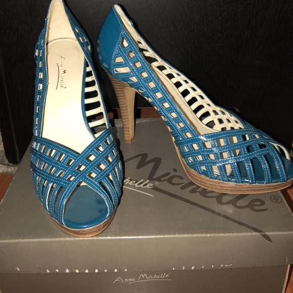 Peep toe heels 👠