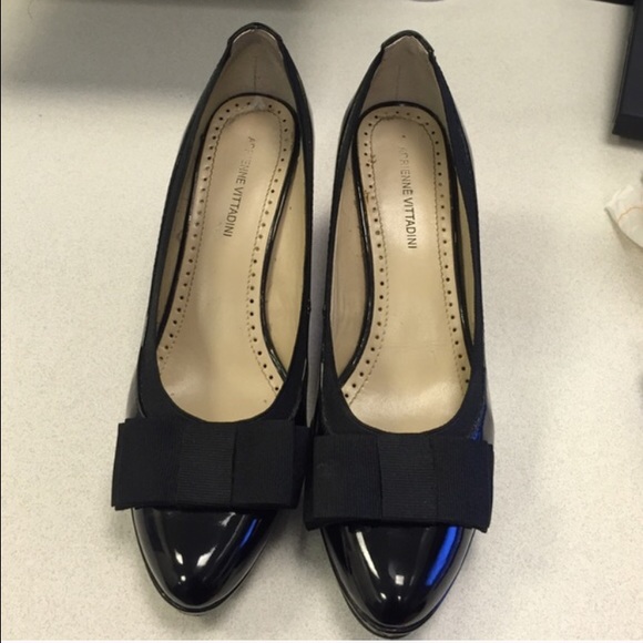 Black patent bow pumps