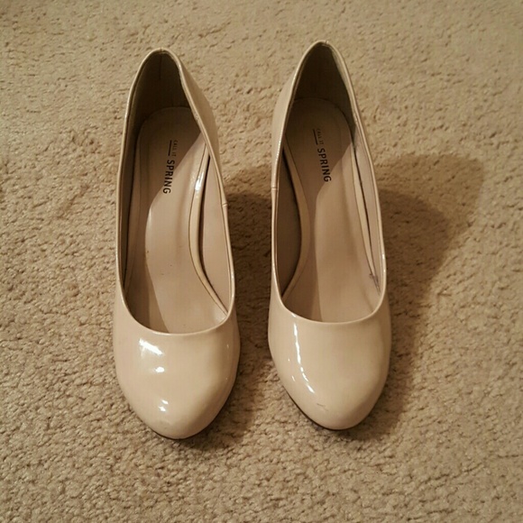 MOVING SALE - Beige pumps
