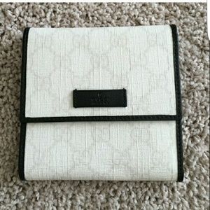 Last day for Gucci wallet