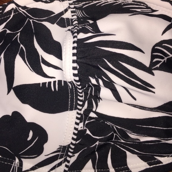 Old navy Strapless Black and White Bikini Top - Picture 2 of 4
