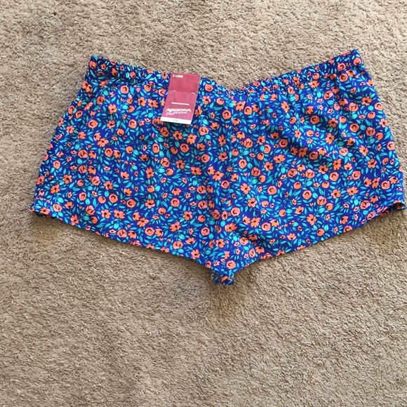 Flower Shorts👌🏽 - Picture 2 of 3