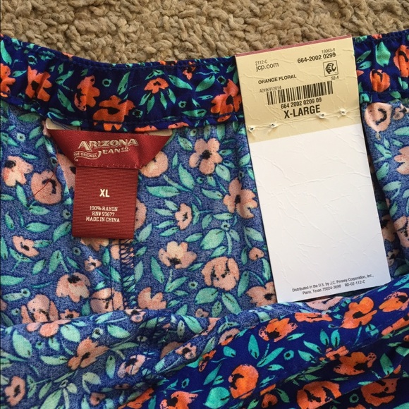 Flower Shorts👌🏽 - Picture 3 of 3