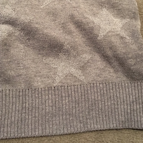 Girl's Gray Sparkly Star Sweater -- Size 10-12 - Picture 4 of 8