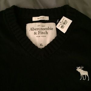 Black Men's Abercrombie Sweater. NWT