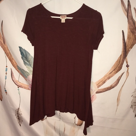 A dark red top