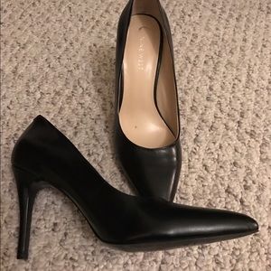 Nine West Pointed Toe Pumps. WORN ONCE.
