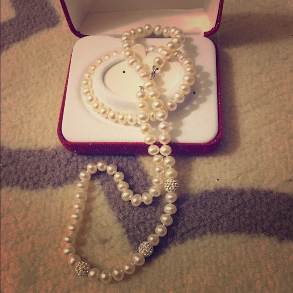Pearl and crystal bracelet and necklace set. - Picture 1 of 1