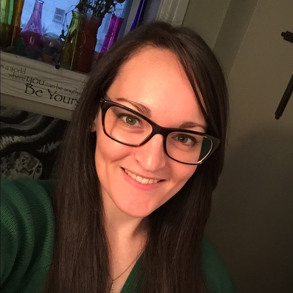 Meet your Posher, Erin - Picture 1 of 1