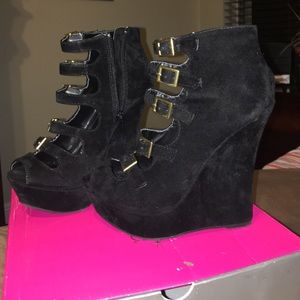 Black shoedazzle heels