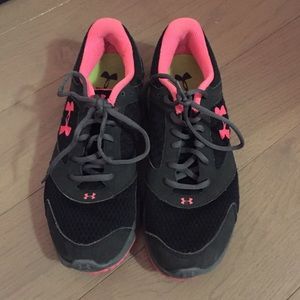 Gently used UA sneakers