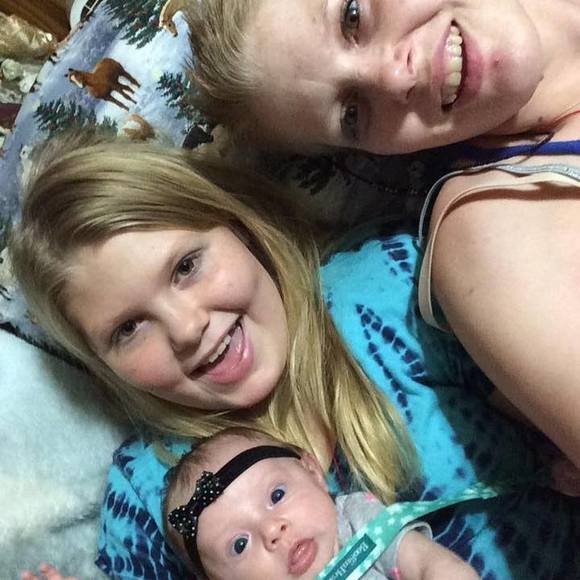 Meet your Posher, Nicole - Picture 2 of 4