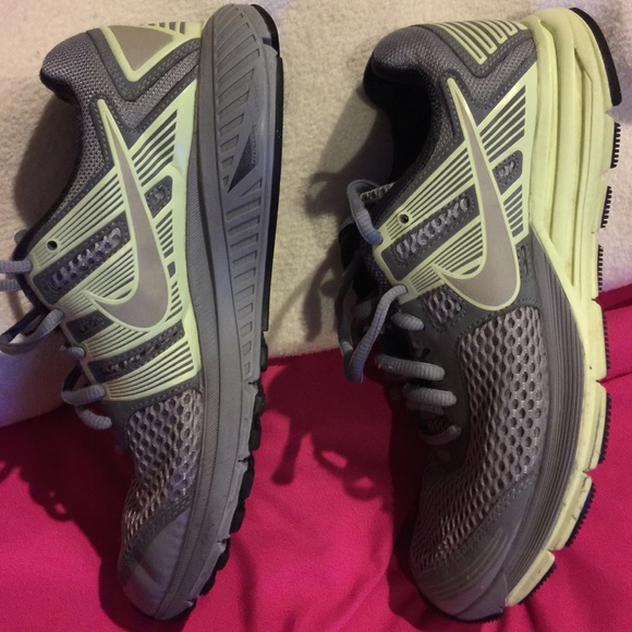 NIKE workout shoes