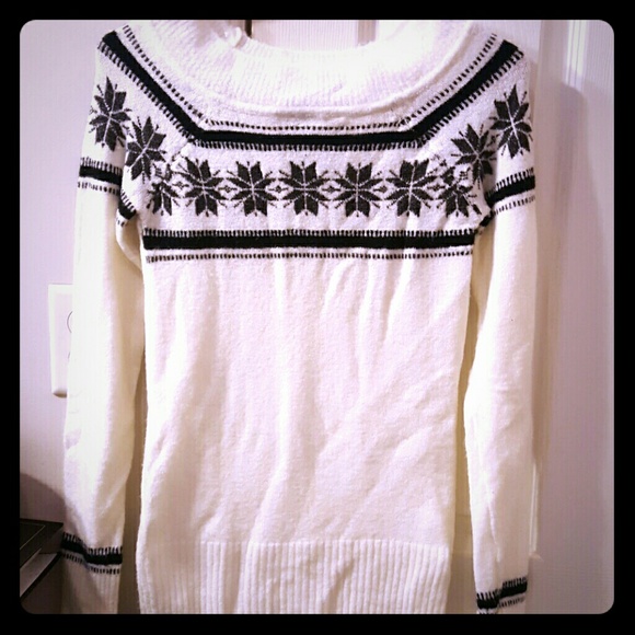 White and black patterned sweater - Picture 1 of 2