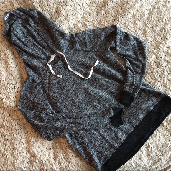 Roxy pull over hoodie sweater - size large