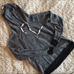 Roxy pull over hoodie sweater - size large
