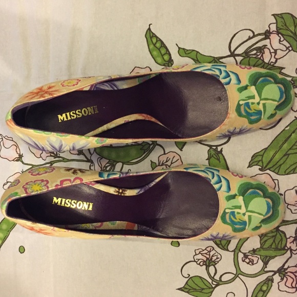 Missoni olona beige floral print heels.