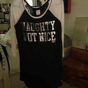 VS PINK Printed Long-Sleeve Tee (M/M)