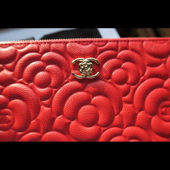 NWT CHANEL CAMELLIA OCASE POUCH IN CAVIAR WITH GHW - Picture 2 of 4