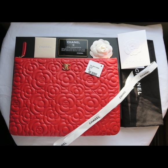 NWT CHANEL CAMELLIA OCASE POUCH IN CAVIAR WITH GHW - Picture 3 of 4