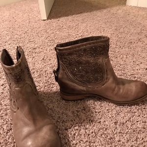 Corral Brown Distressed Ankle Boots