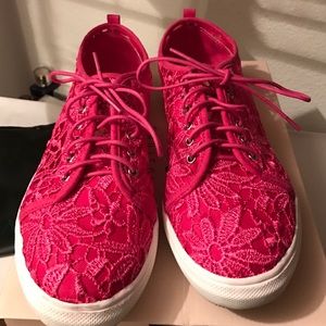 Lace fuchsia sneakers