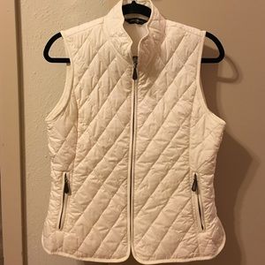 Eddie Bauer light weight puffer vest.  Size M