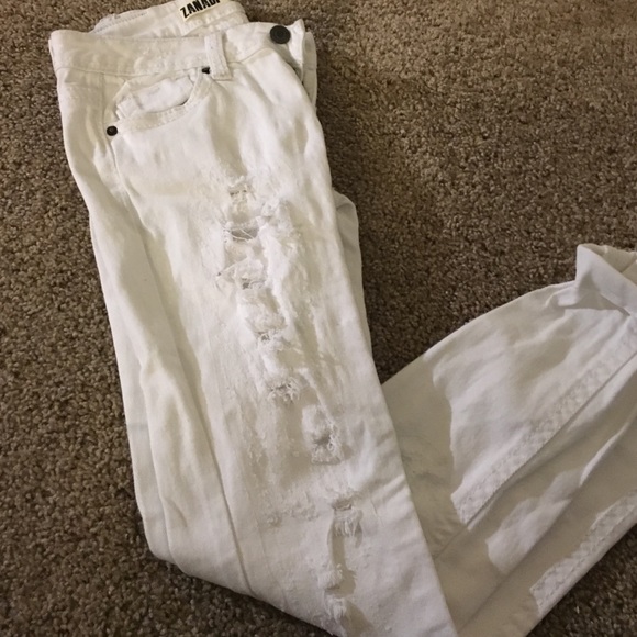 Distressed skinny jeans