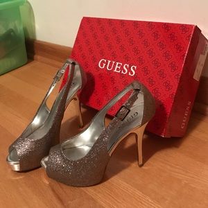 Guess pumps