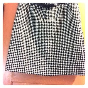 Houndstooth wool skirt