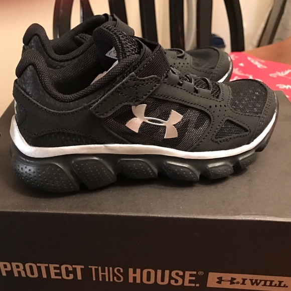 UA Tennis shoes