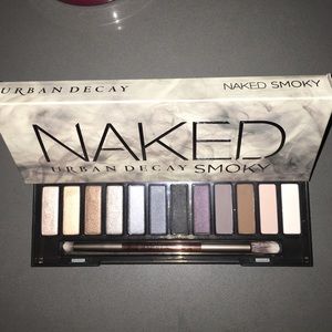 Urban Decay Naked Smoky Palette