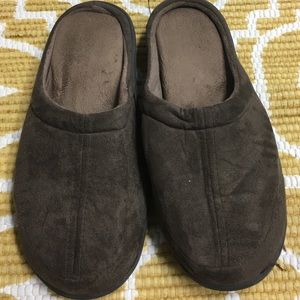 The Sharper Image Shoes - Men's Large Brown Memory Foam Slippers The Sharper Image Shoes - Men's Large Brown Memory Foam Slippers