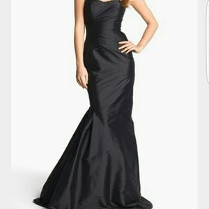 Black trumpet Monique Lhuillier dress