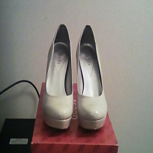 Guess woman's high heel
