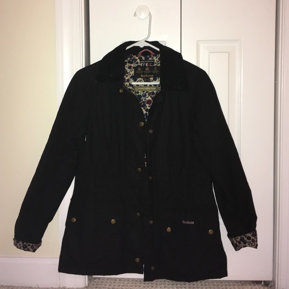 Barbour Beadnell Waxed Jacket in black