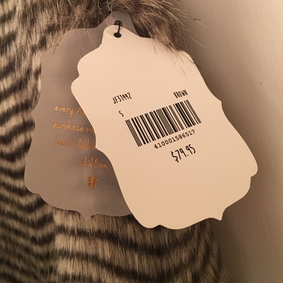 NWT Faux Fur Vest - Picture 4 of 4