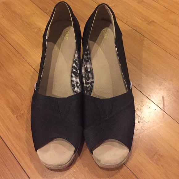 TOMS black wedges peep toe